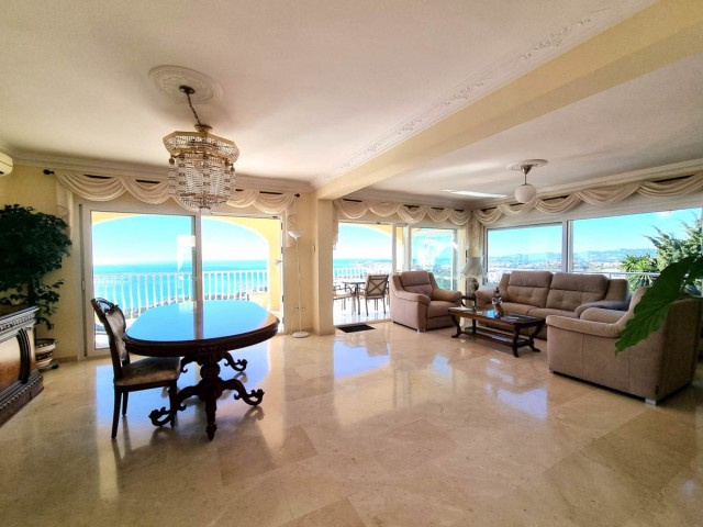 5 Bedrooms Villa in Benalmadena