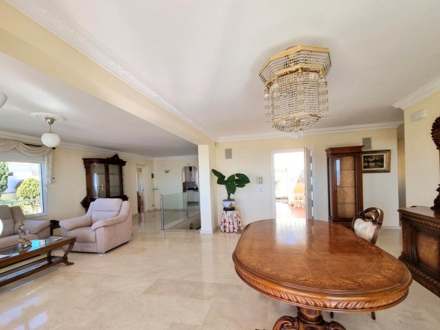 5 Bedrooms Villa in Benalmadena