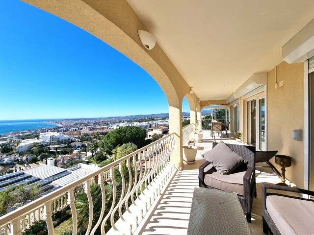 5 Bedrooms Villa in Benalmadena