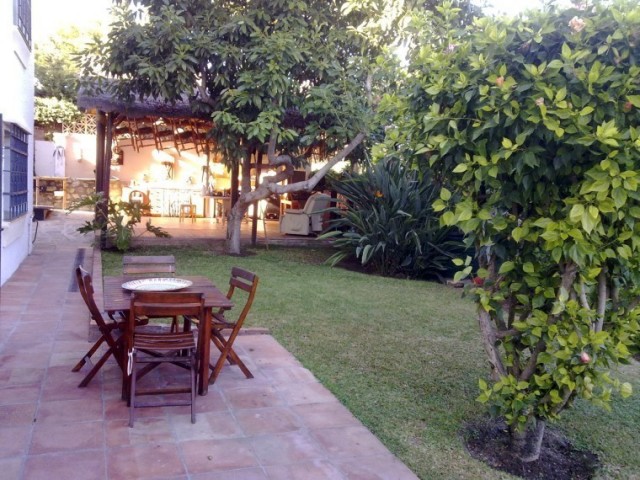 Villa con 7 Dormitorios  en Nueva Andalucía