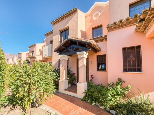 3 Bedrooms Townhouse in Estepona