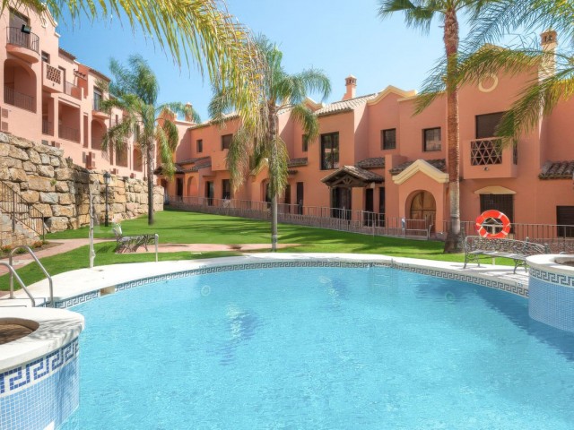 3 Bedrooms Townhouse in Estepona