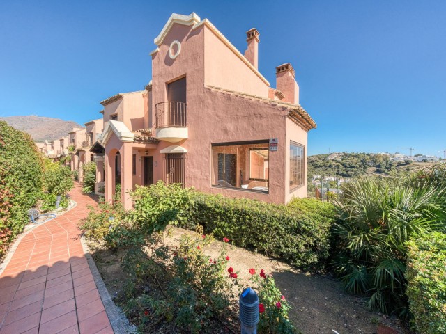 3 Bedrooms Townhouse in Estepona