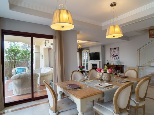 4 Bedrooms Townhouse in Nueva Andalucía