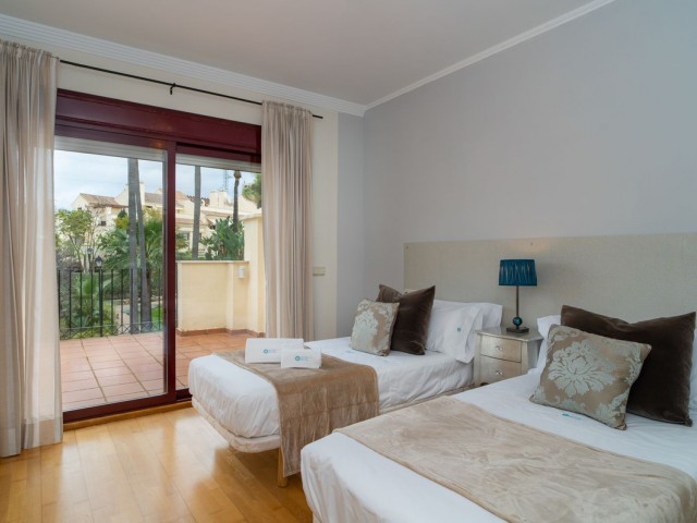 4 Bedrooms Townhouse in Nueva Andalucía