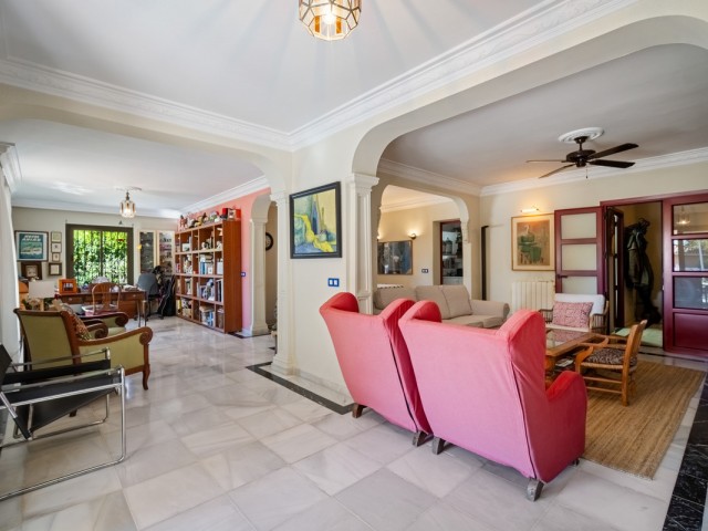 4 Bedrooms Villa in Marbella