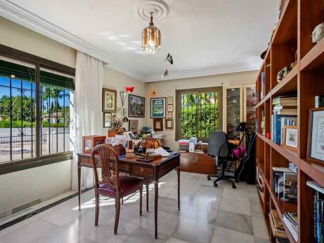 4 Bedrooms Villa in Marbella