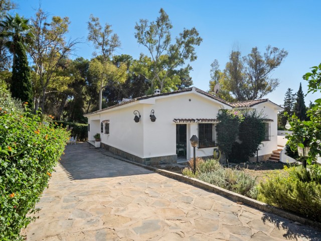 4 Bedrooms Villa in Marbella