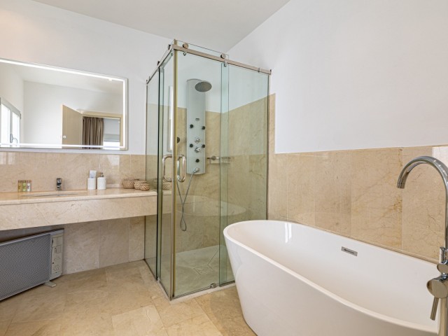 Villa avec 3 Chambres  à Marbella