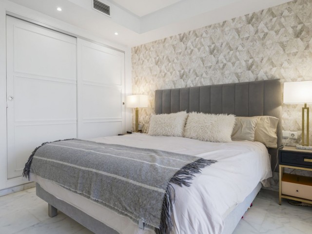 Apartment, Torrequebrada, R5315251