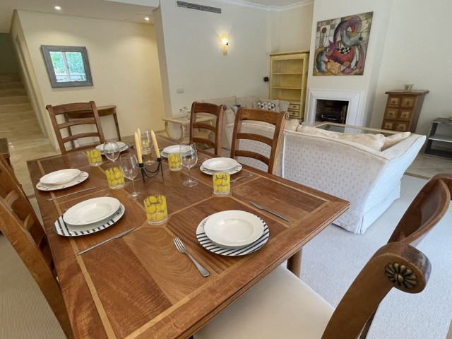 3 Bedrooms Apartment in Benahavís