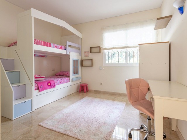 3 Bedrooms Apartment in Benahavís