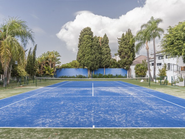 Villa avec 5 Chambres  à Marbella