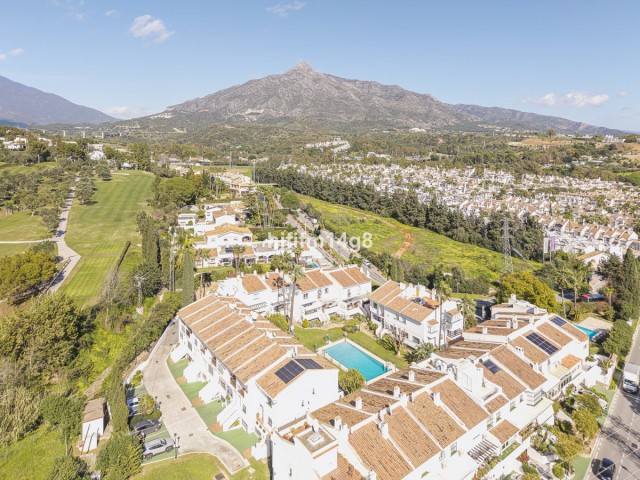 4 Bedrooms Townhouse in Nueva Andalucía