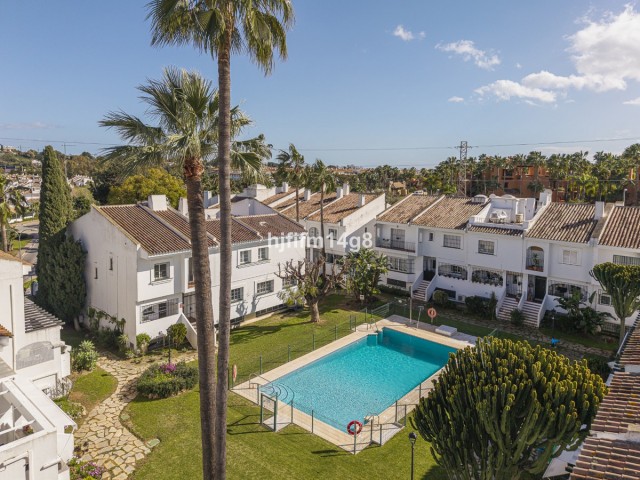 4 Bedrooms Townhouse in Nueva Andalucía