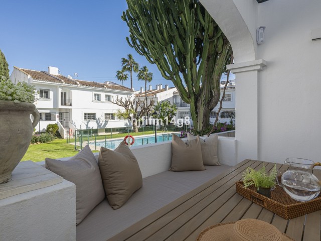 4 Bedrooms Townhouse in Nueva Andalucía