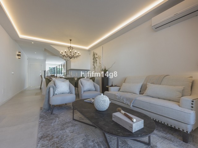 4 Bedrooms Townhouse in Nueva Andalucía