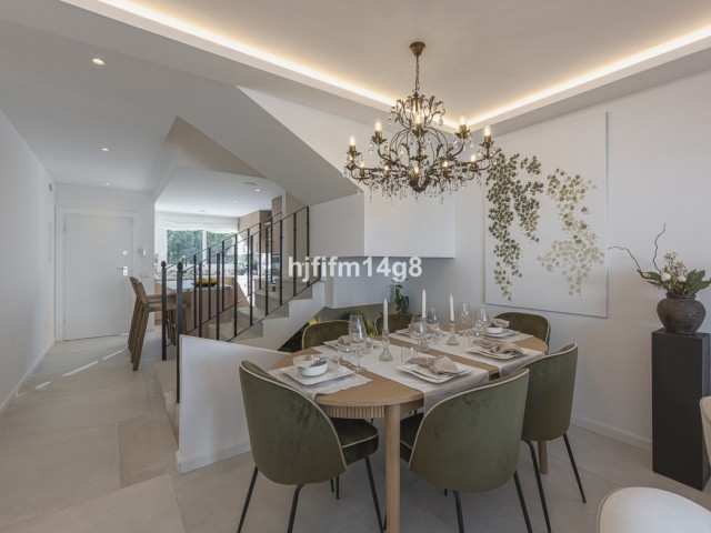 4 Bedrooms Townhouse in Nueva Andalucía