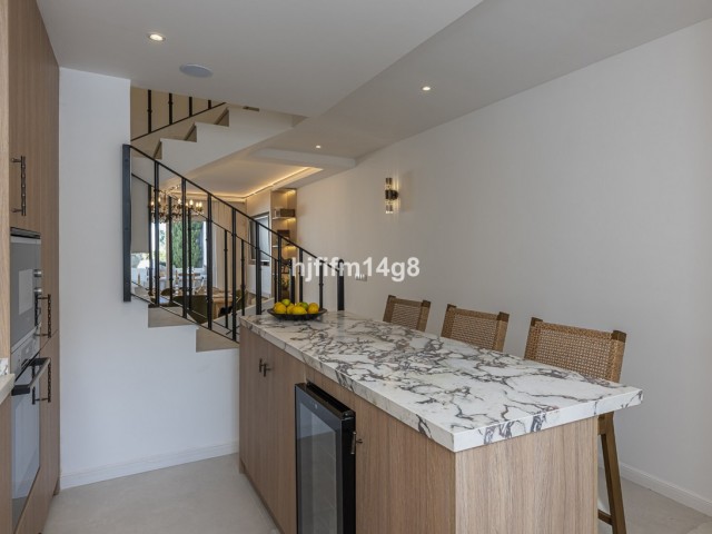4 Bedrooms Townhouse in Nueva Andalucía