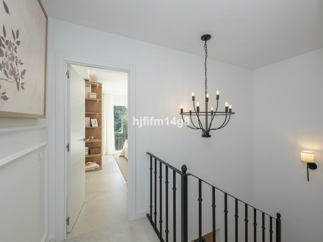 4 Bedrooms Townhouse in Nueva Andalucía