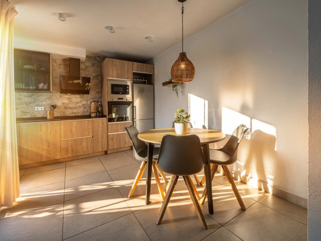 Reihenhaus, Miraflores, R5317126