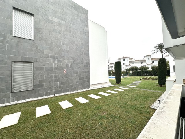 2 Bedrooms Apartment in Nueva Andalucía