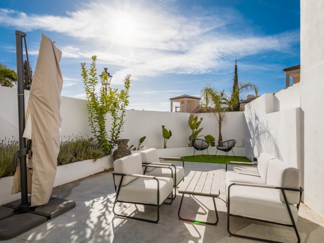 2 Bedrooms Townhouse in Nueva Andalucía