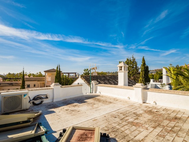 2 Bedrooms Townhouse in Nueva Andalucía