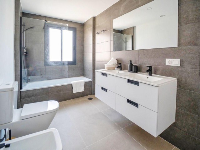 3 Bedrooms Townhouse in Estepona