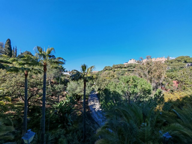2 Bedrooms Apartment in Elviria