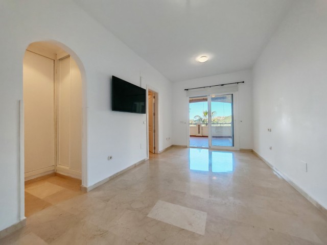 2 Bedrooms Apartment in Elviria