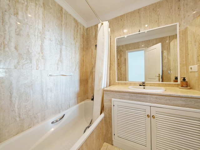 2 Bedrooms Apartment in Elviria