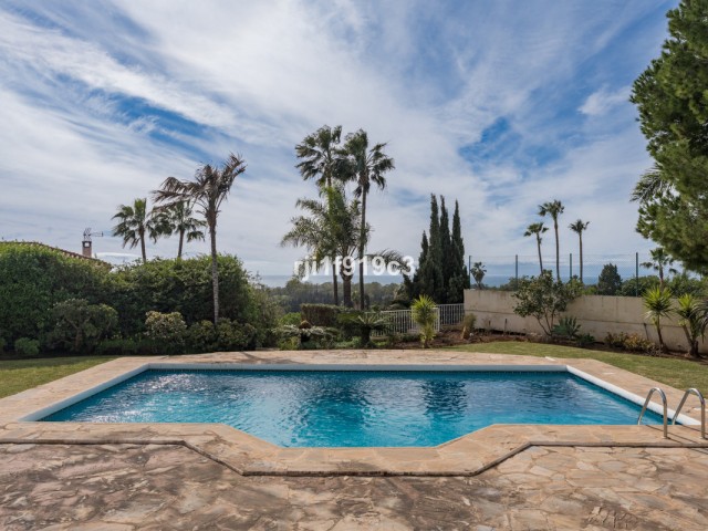 4 Bedrooms Villa in Elviria