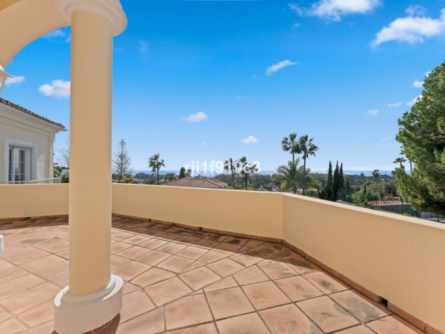 4 Bedrooms Villa in Elviria