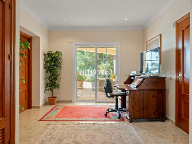 4 Bedrooms Villa in Elviria