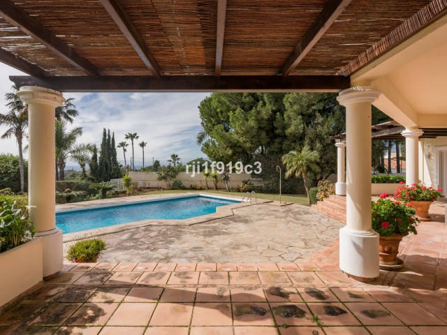 4 Bedrooms Villa in Elviria
