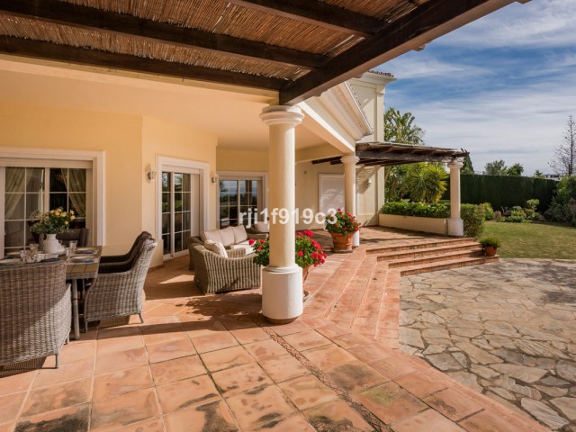 4 Bedrooms Villa in Elviria
