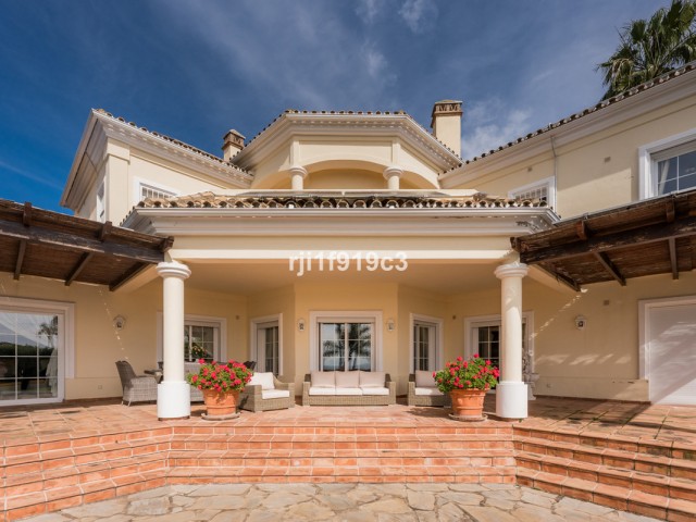 4 Bedrooms Villa in Elviria