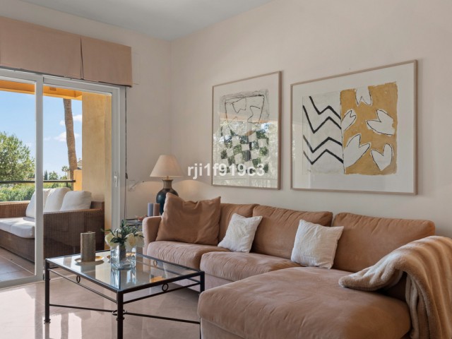 3 Bedrooms Apartment in Elviria