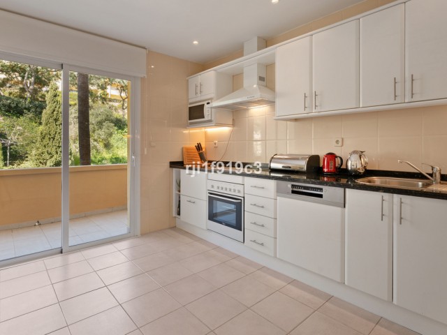 3 Bedrooms Apartment in Elviria