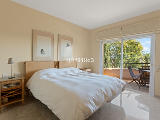 3 Bedrooms Apartment in Elviria