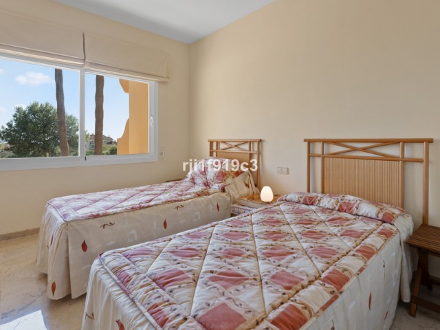 3 Bedrooms Apartment in Elviria