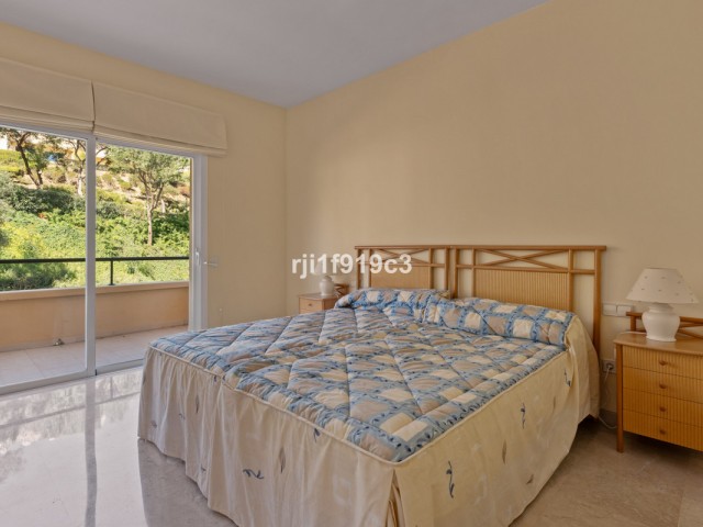 3 Bedrooms Apartment in Elviria