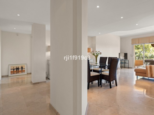 3 Bedrooms Apartment in Elviria