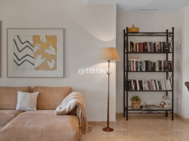3 Bedrooms Apartment in Elviria