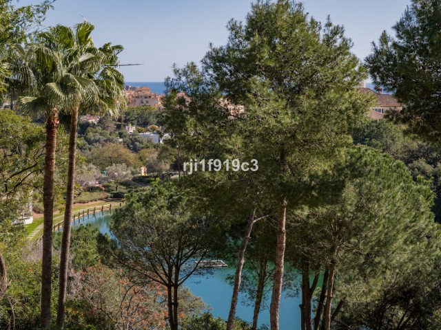 3 Bedrooms Apartment in Elviria