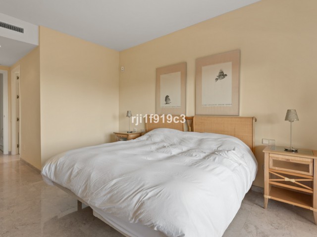 3 Bedrooms Apartment in Elviria