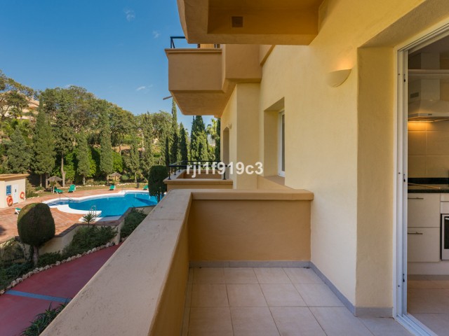 3 Bedrooms Apartment in Elviria
