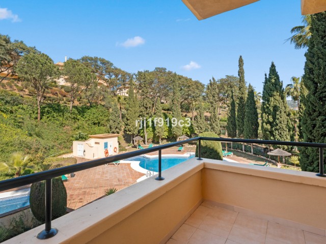 3 Bedrooms Apartment in Elviria