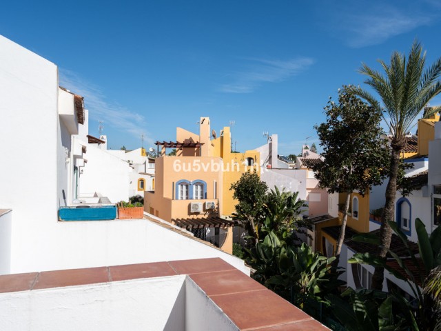4 Bedrooms Townhouse in Nueva Andalucía